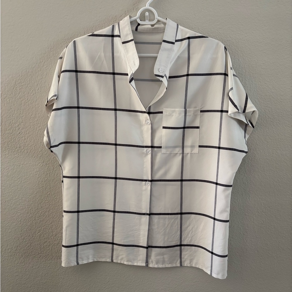 ***SOLD**
Women’s White/Black Windowpane Plaid Blouse Button Down Relaxed Fit, S